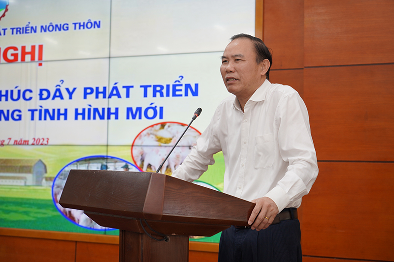 Thứ trưởng Bộ NN&PTNT Phùng Đức Tiến