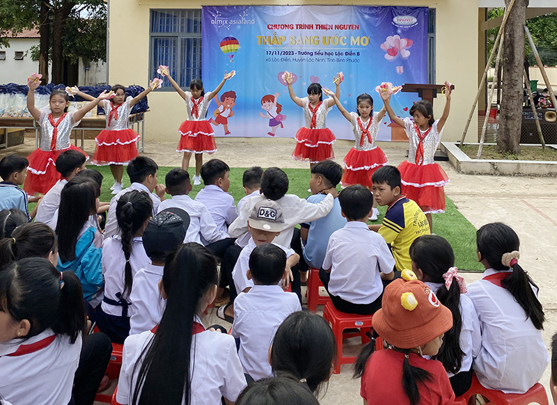 Chương trình thiện nguyện của Công ty Viphavet tại Trường Tiểu học Lộc Điền B (Bình Phước).