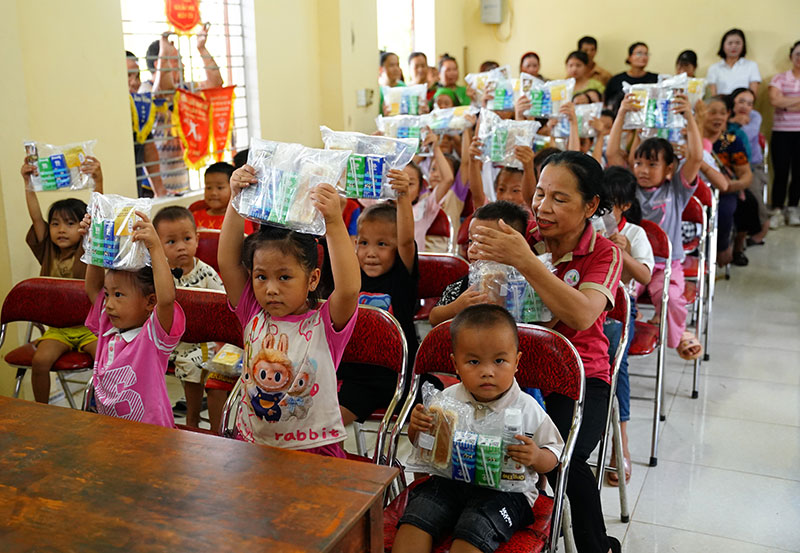 Vinamilk hỗ trợ bão lũ