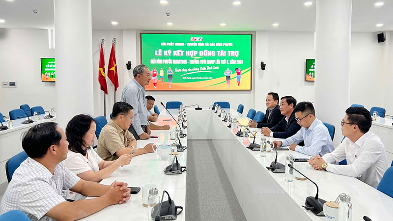 C.P. Việt Nam tài trợ marathon Bình Phước