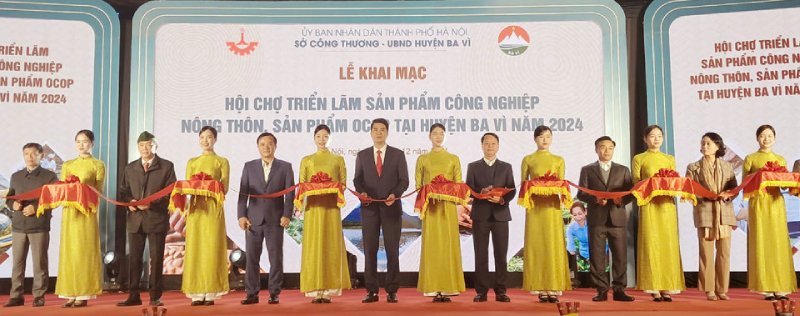 Hội chợ triển lãm sản phẩm công nghiệp nông thôn và sản phẩm OCOP tại huyện Ba Vì