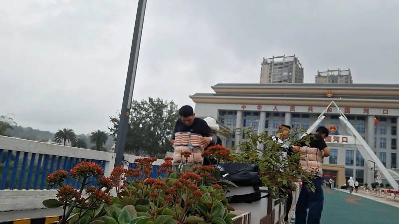 buôn lậu qua Cửa khẩu Lào Cai