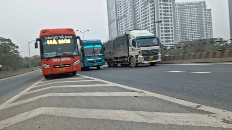 buôn lậu qua cửa khẩu