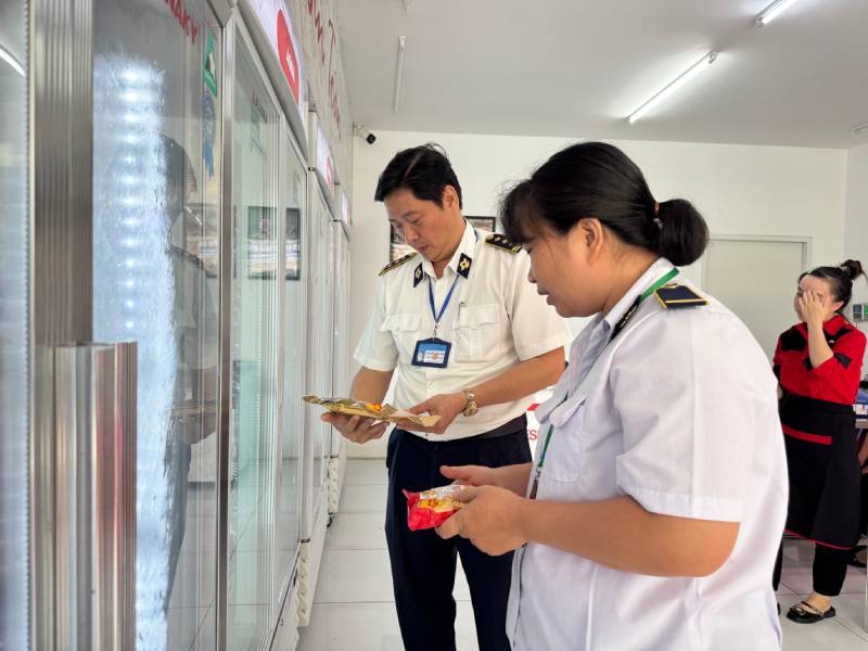 kiểm tra cửa hàng Công ty C.P