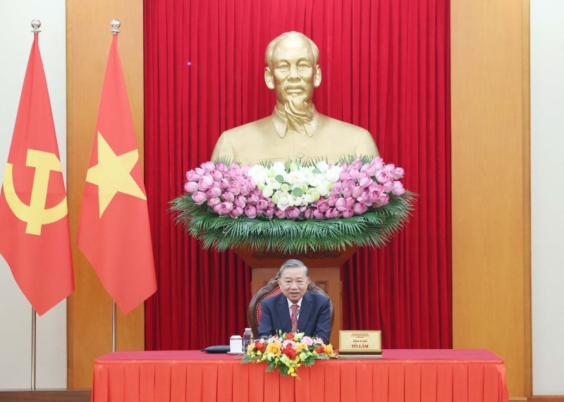 Donald Trump điện đàm tô lâm