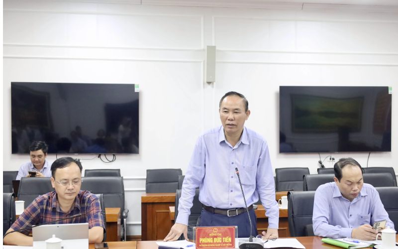 Thứ trưởng Bộ Nông nghiệp và Môi trường Phùng Đức Tiến