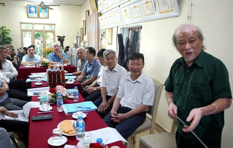 máy tinh lọc mật ong