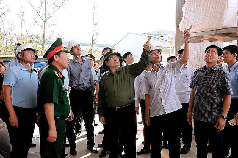 thủ tướng kiểm tra tình hình thiệt hại sau bão