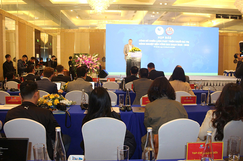 De Heus và Hùng Nhơn