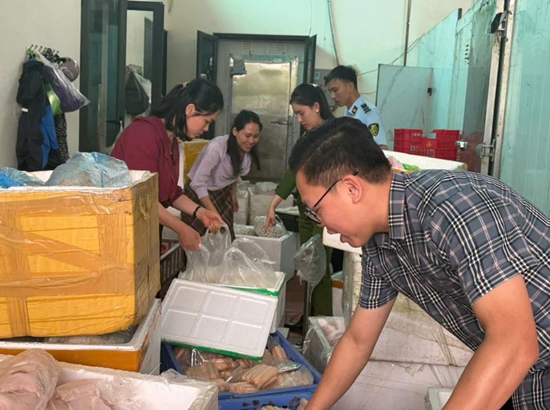 thực phẩm không nguồn gốc