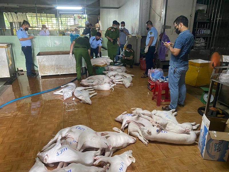 thịt lợn dịch vào bếp ăn