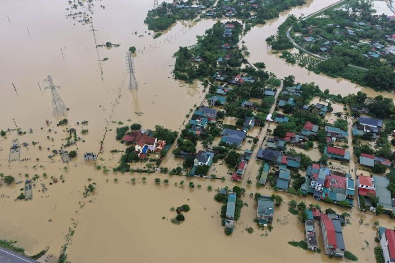 vệ sinh chuồng trại sau lũ